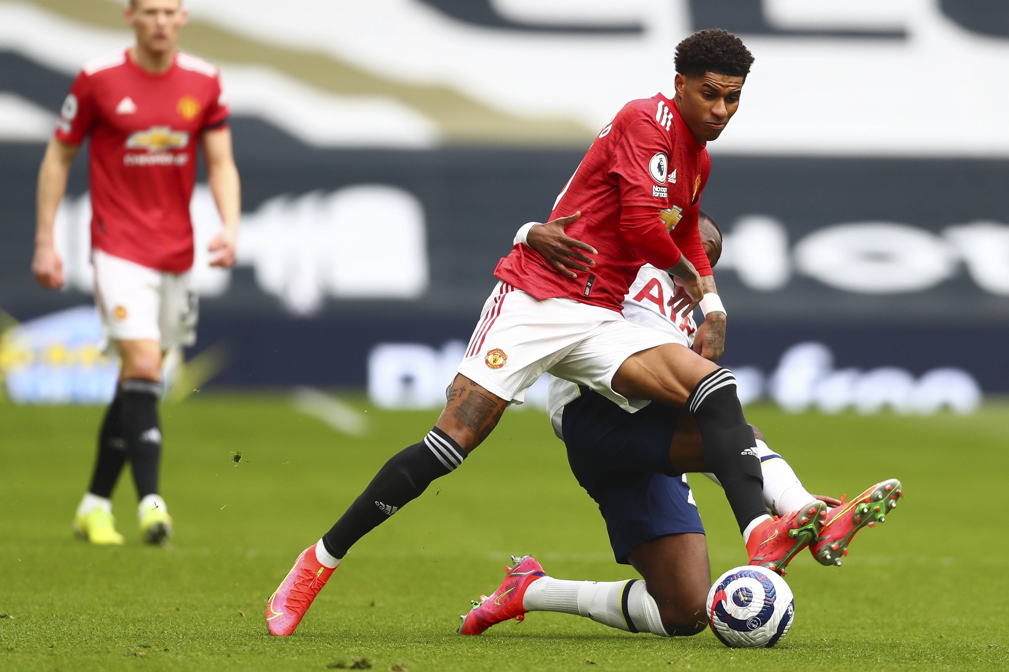 不容小觑的 不容小觑的